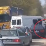 Lietuvā gaišā dienas laikā brutāli piekauts latviešu šoferis un nolaupīts viņa BMW